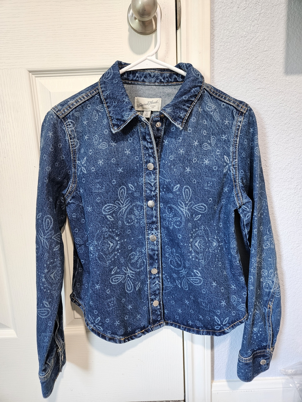 Universal Thread Blue Denim Button-Down Shirt 100% Cotton Size XS